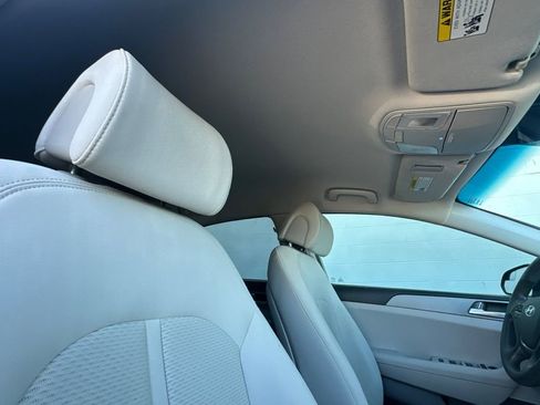Used 2017 Hyundai Sonata SE image 16
