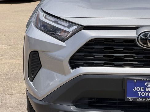 Used 2025 Toyota RAV4 XLE FWD image 5