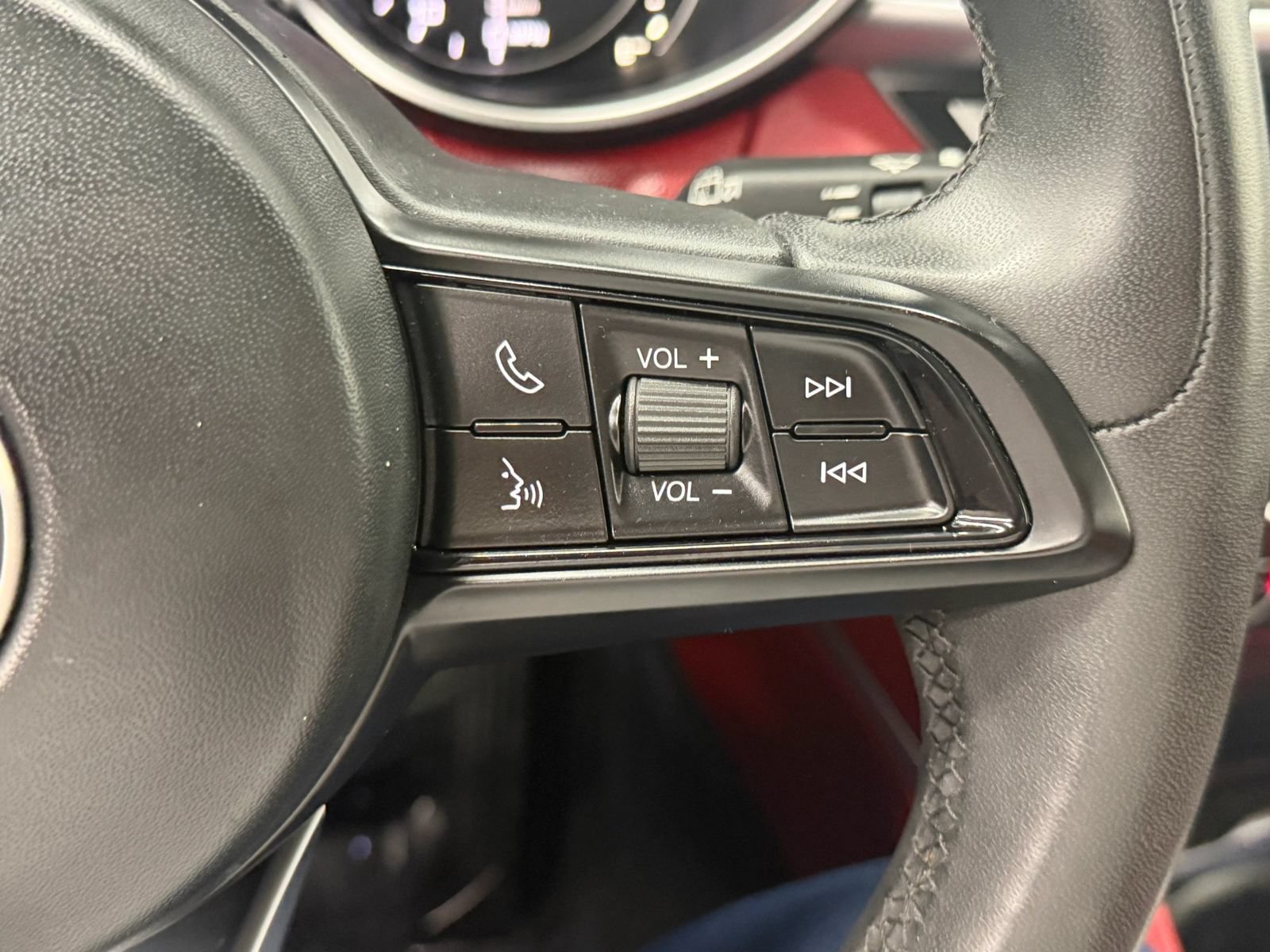 Used 2020 Alfa Romeo Stelvio Ti AWD/4WD image 27