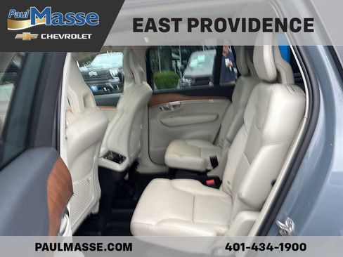 Used 2022 Volvo XC90 T6 Momentum w/ Climate Package AWD/4WD image 16