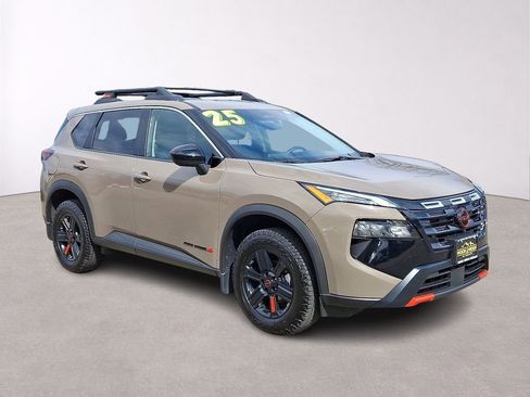 Used 2025 Nissan Rogue SV AWD/4WD image 1