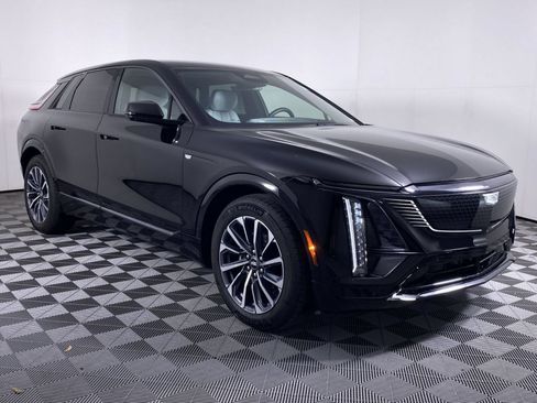 Certified 2024 Cadillac Lyriq Sport w/ LPO, Floor Liner Package AWD/4WD image 20