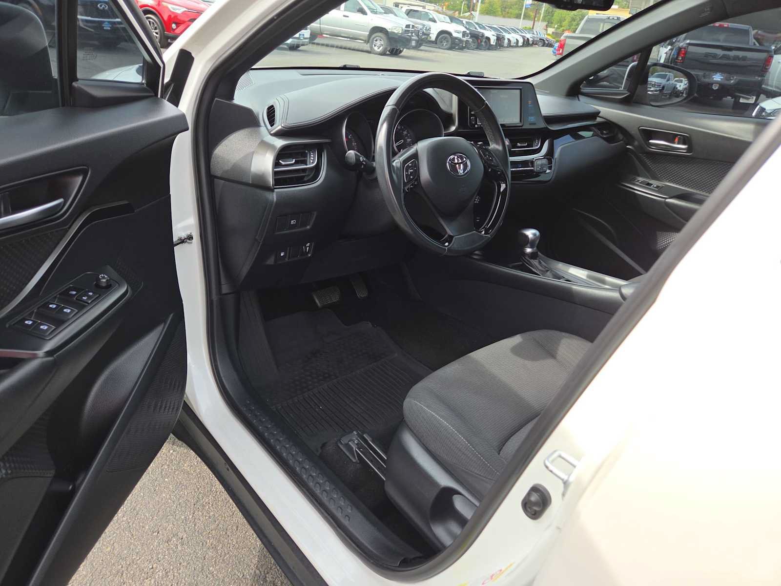 Used 2018 Toyota C-HR XLE FWD image 10