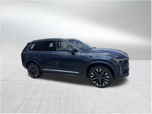 New 2026 Volvo XC90 B5 Core image 3