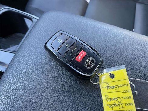 Used 2025 Toyota Camry SE image 31