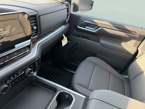 New 2026 Chevrolet Silverado 2500 LTZ w/ LTZ Convenience Package image 29