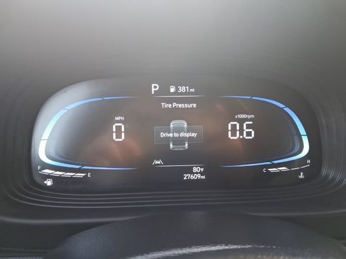 Used 2025 Hyundai Venue SEL FWD image 2