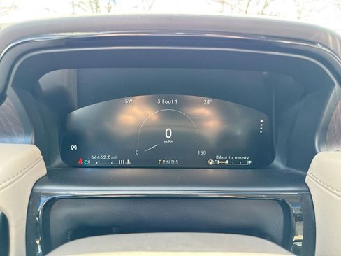 Used 2022 Lincoln Nautilus Reserve w/ Equipment Group 201A image 12