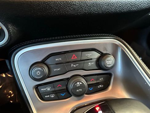 Used 2022 Dodge Challenger R/T image 19