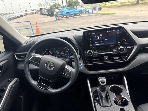 Used 2020 Toyota Highlander XLE FWD image 12