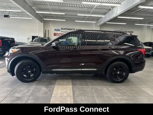Used 2023 Ford Explorer XLT w/ Equipment Group 202A AWD/4WD image 16