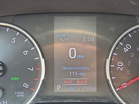 Used 2021 Toyota RAV4 XLE FWD image 25
