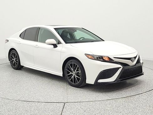 Used 2023 Toyota Camry SE w/ Convenience Package FWD image 3