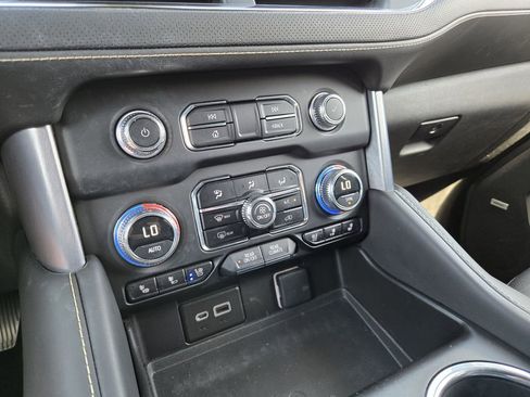 Used 2023 GMC Yukon SLT AWD/4WD image 22