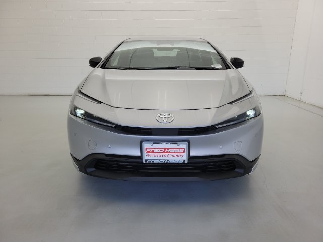 Used 2024 Toyota Prius LE FWD image 2