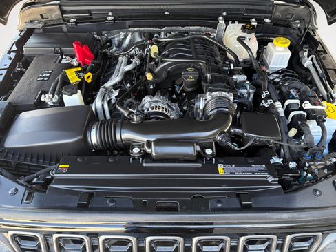 Used 2025 Jeep Gladiator Sport AWD/4WD image 27