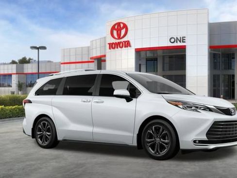 New 2026 Toyota Sienna Platinum image 15