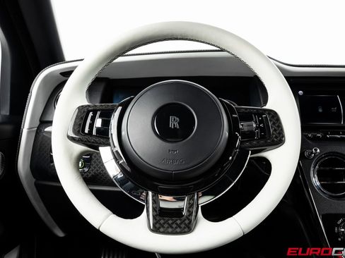 Used 2020 Rolls-Royce Cullinan Black Badge image 27