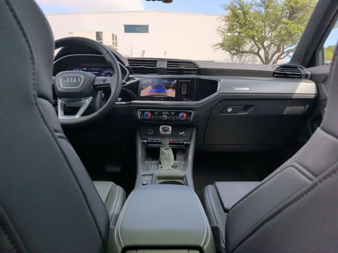 Certified 2025 Audi Q3 2.0T Premium w/ Convenience Package AWD/4WD image 29