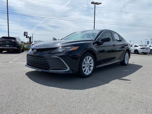 Used 2023 Toyota Camry LE FWD image 3