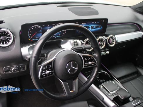 Used 2023 Mercedes-Benz GLB 250 4MATIC w/ Premium Package image 11