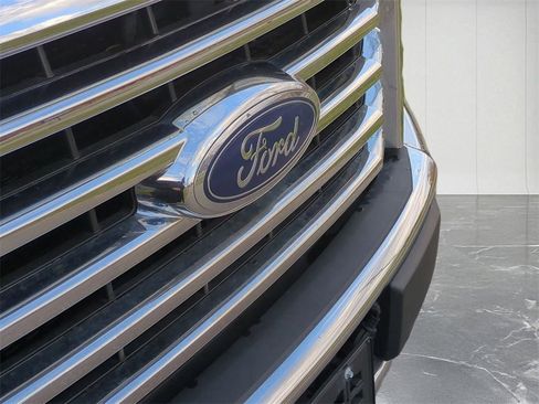 Used 2016 Ford F150 XLT w/ Equipment Group 302A Luxury image 9