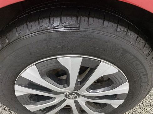 Used 2020 Toyota Prius Prime XLE image 18