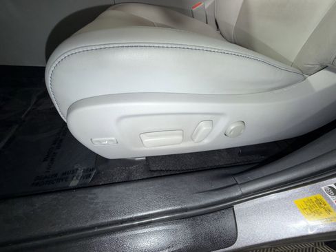 Used 2019 Toyota Highlander XLE image 14