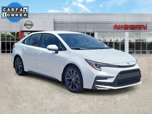 Used 2025 Toyota Corolla SE FWD image 1
