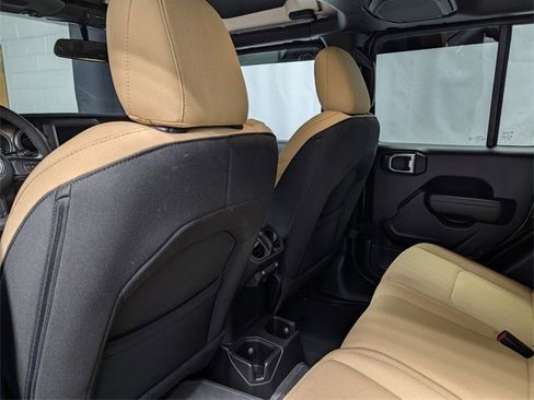 Used 2023 Jeep Gladiator Willys image 13