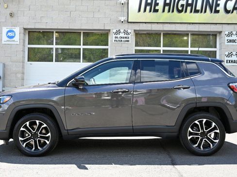 Used 2023 Jeep Compass Limited w/ Sun and Sound Group AWD/4WD image 3