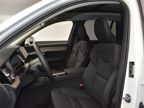 Used 2025 Volvo XC90 B5 Plus w/ Protection Package Premier image 9