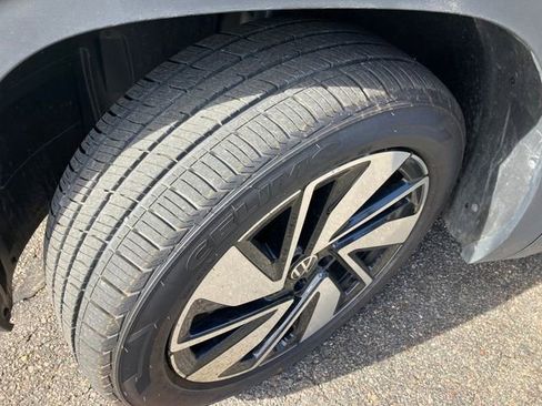 Used 2024 Volkswagen Atlas SE image 25