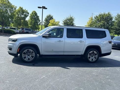 Used 2024 Jeep Wagoneer L Series II w/ Flexible Seating Group AWD/4WD image 7