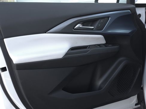 Used 2025 Chevrolet Equinox EV LT image 26