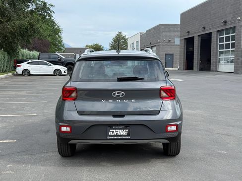 Used 2023 Hyundai Venue SEL w/ Cargo Package FWD image 11