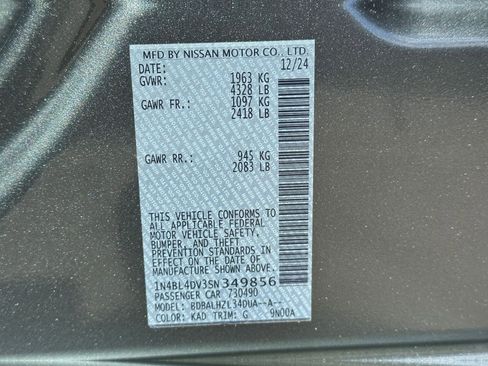 Used 2025 Nissan Altima 2.5 SV FWD image 29