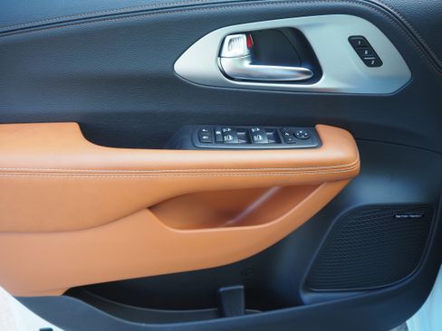 New 2026 Chrysler Pacifica Pinnacle image 26