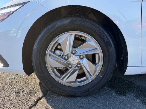 Certified 2025 Hyundai Elantra SE w/ Cargo Package image 26