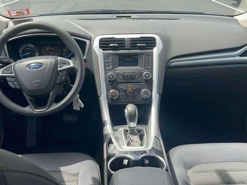 Used 2015 Ford Fusion SE FWD image 24