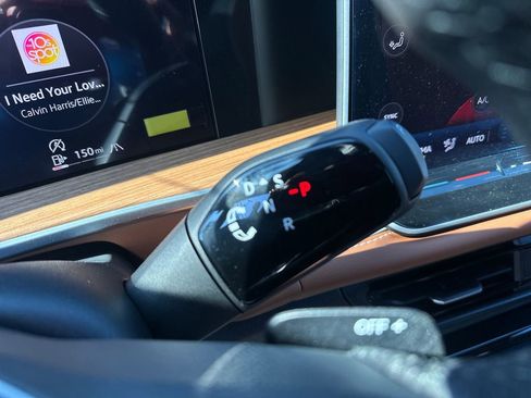 New 2026 Volkswagen Tiguan SEL R-Line image 12