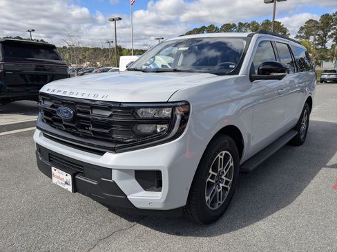 Certified 2025 Ford Expedition Max Active image 9