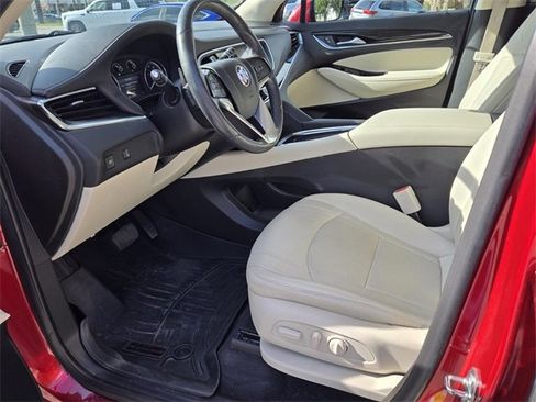 Used 2023 Buick Enclave Essence image 8