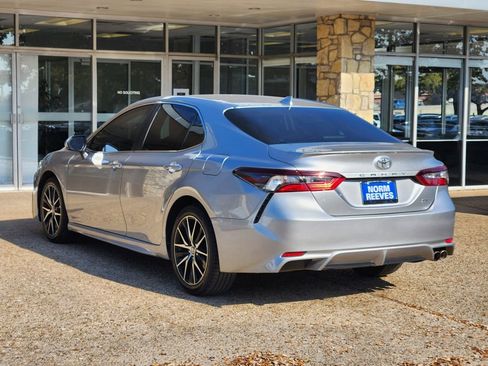 Used 2023 Toyota Camry SE image 5