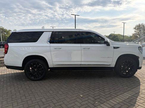 Used 2023 GMC Yukon XL SLT w/ SLT Premium Package AWD/4WD image 6