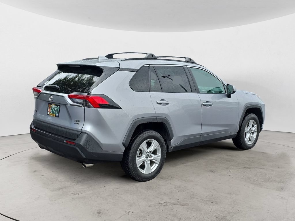 Used 2021 Toyota RAV4 XLE w/ XLE Grade Weather Package AWD/4WD image 5