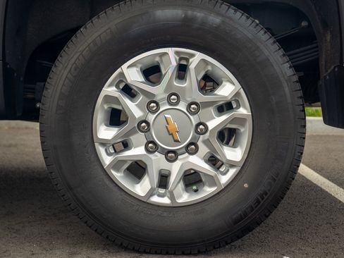 Used 2024 Chevrolet Silverado 3500 LTZ w/ LTZ Convenience Package AWD/4WD image 13