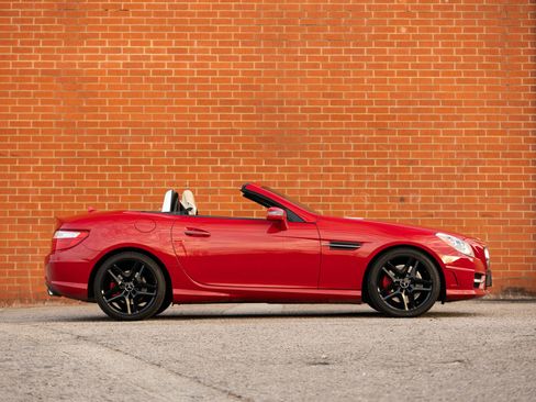 Used 2016 Mercedes-Benz SLK 350 image 7