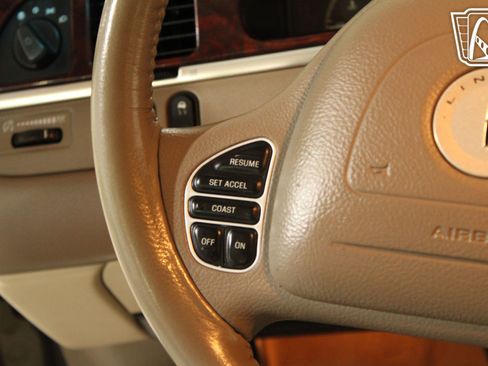 Used 2003 Lincoln Town Car Executive image 27