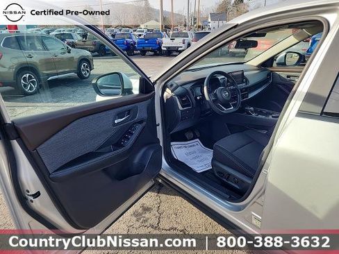 Certified 2023 Nissan Rogue SV image 10